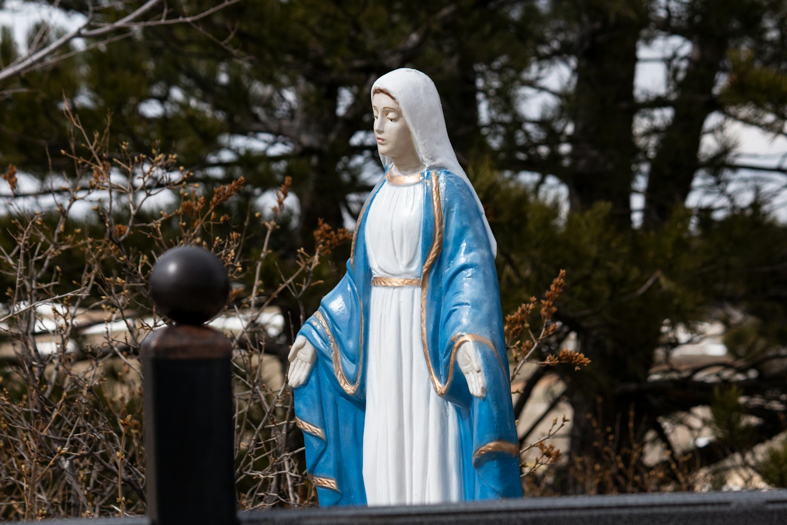 white and blue Virgin Mary statue
